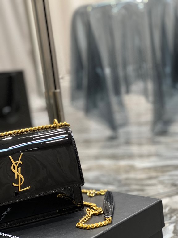 [In stock in seconds]              #Black patent leather with gold buckleUnbeatable classic sunset sunset bag! Out for such a long time the heat is still unabated, it can be seen that it is loved to an extraordinary degr