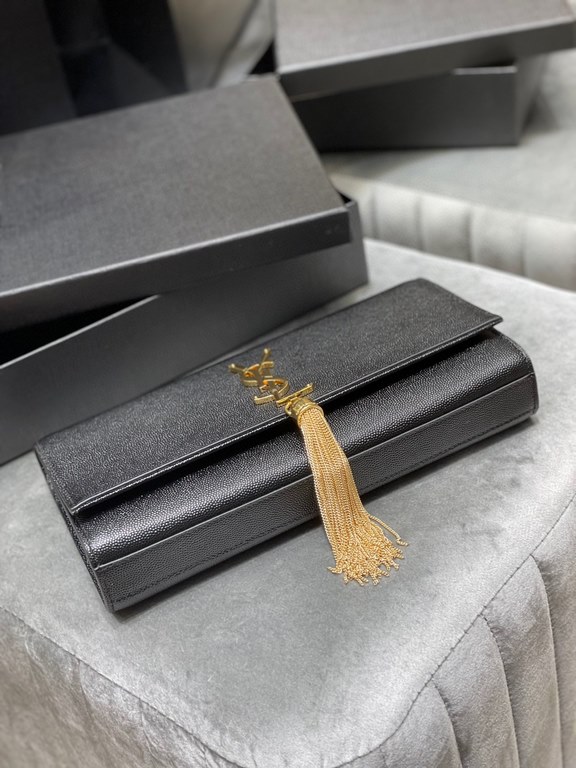 [In stock in seconds]             _Clutch bagClassic flap clutch    highly representative metal logo logo, imported Italian caviar cowhide, simple tassel decorations, the overall low-key exquisite and versatile, handbag 