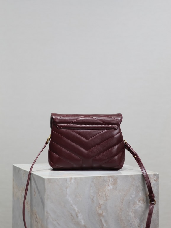 Loulou 20cm-Date RedY family classic explosive models! The most practical and versatile, imported Italian cowhide leather carefully crafted, feel great! The bag is ultra-lightweight, no sense of burden, countless stars a