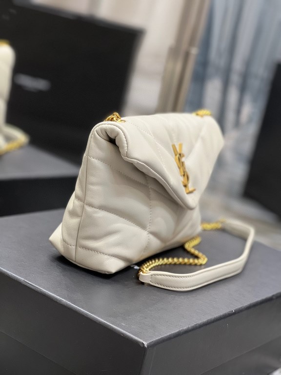 [In stock in secondsWhite with gold buttons-              The whole bag is made of soft Italian lambskin with Y's diagonal stripe quilting craftsmanship, featuring a softly textured front flap pocket with a detachable sh