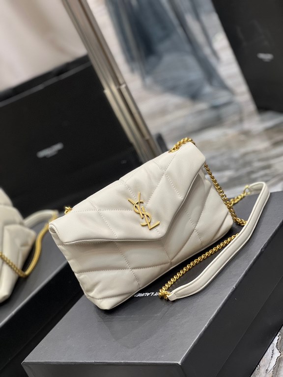 [In stock in secondsWhite with gold buttons-              The whole bag is made of soft Italian lambskin with Y's diagonal stripe quilting craftsmanship, featuring a softly textured front flap pocket with a detachable sh