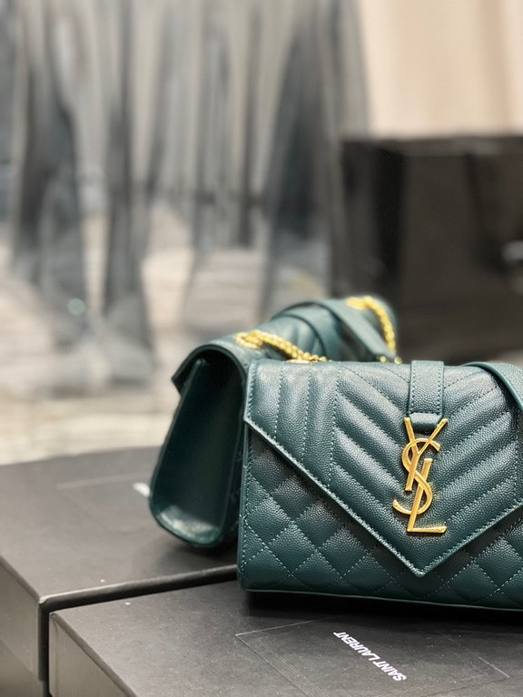 [In stock in seconds]#Envelope #Turquoise Green Gold BuckleSmall grained embossed quilted grain leather envelope bagClassic is timeless, the beauty of the V grain quilted diamond caviar pattern, very wear-resistant, Ital