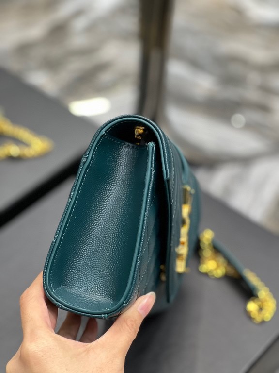 [In stock in seconds]#Envelope #Turquoise Green Gold BuckleSmall grained embossed quilted grain leather envelope bagClassic is timeless, the beauty of the V grain quilted diamond caviar pattern, very wear-resistant, Ital