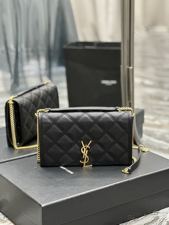 Becky_22.5cm Black#Becky Diamond Quilted Lambskin Chain BagThis bag is one of the most beautiful pieces in the Love at First Sight collection! The diamond-shaped quilted pattern gives off a diamond-like luster! The gold 