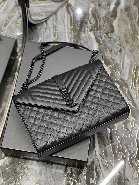 [In stock in seconds]#Envelope #Black with black buckleLarge grained embossed quilted leather envelope bagClassic is timeless, the beauty of the sky V grain quilted diamond caviar pattern, Italian cowhide with eye-catchi