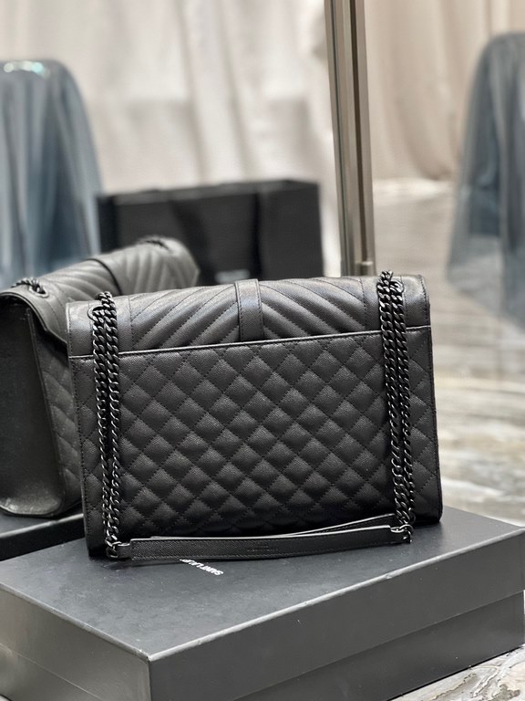 [In stock in seconds]#Envelope #Black with black buckleLarge grained embossed quilted leather envelope bagClassic is timeless, the beauty of the sky V grain quilted diamond caviar pattern, Italian cowhide with eye-catchi