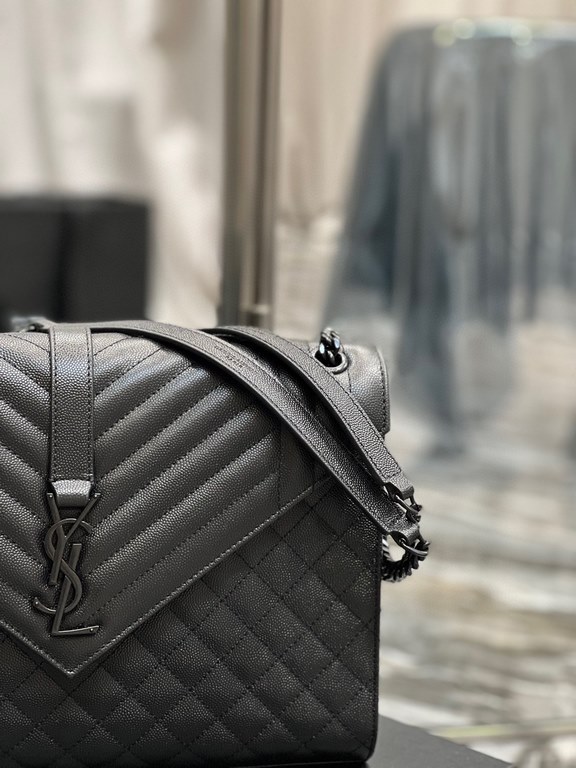 [In stock in seconds]#Envelope #Black with black buckleLarge grained embossed quilted leather envelope bagClassic is timeless, the beauty of the sky V grain quilted diamond caviar pattern, Italian cowhide with eye-catchi