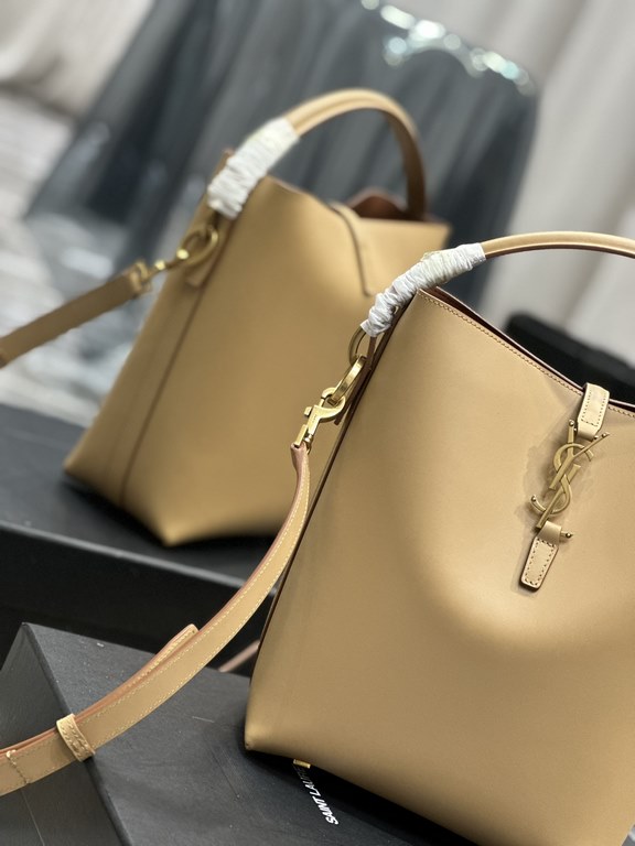 [NEWLE 5à7 series of bucket bagNew super good-looking bucket bag with tote _The new new bag type, using Italian calf leather, the bag body outline is simple, three-dimensional, looks hard but not too harsh, the bottom wi