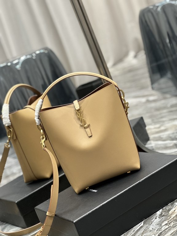 [NEWLE 5à7 series of bucket bagNew super good-looking bucket bag with tote _The new new bag type, using Italian calf leather, the bag body outline is simple, three-dimensional, looks hard but not too harsh, the bottom wi