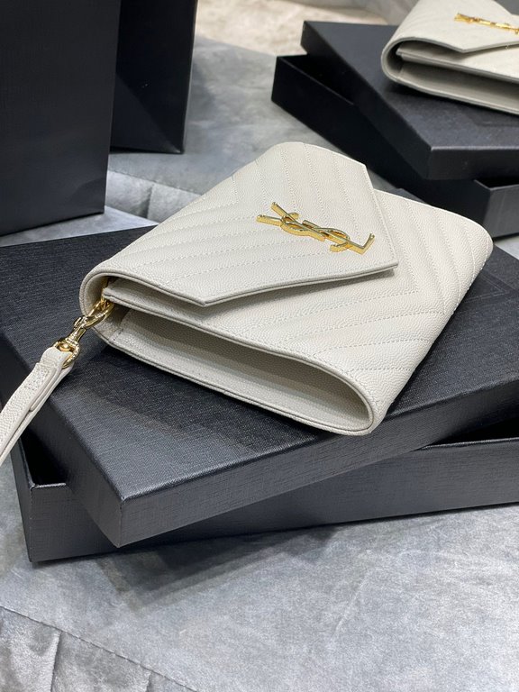 [In-stock seconds]        _ Caviar Clutch with Removable Wrist Strap, Wearable Caviar Pattern. 100% imported calf leather, grosgrain lining, flat pocket inside the bag! A must-have item for going out! Very, very versatil