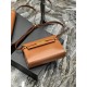 [In stock in seconds]             Caramel_.Manhattan Manhattan baguette bag counter revamped the latest version of the full leather interior, calling out a sense of high class! It changed the classic logo in the past, re