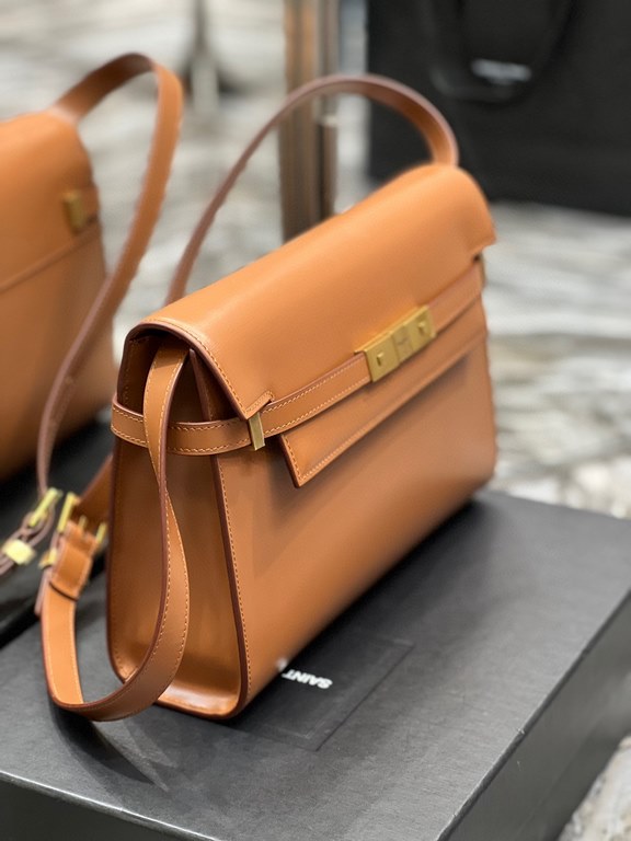 [In stock in seconds]             Caramel_.Manhattan Manhattan baguette bag counter revamped the latest version of the full leather interior, calling out a sense of high class! It changed the classic logo in the past, re