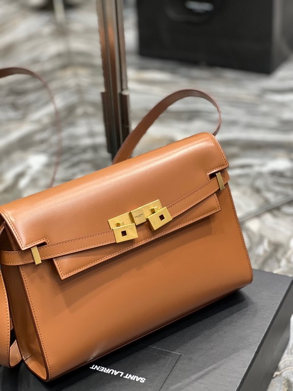 [In stock in seconds]             Caramel_.Manhattan Manhattan baguette bag counter revamped the latest version of the full leather interior, calling out a sense of high class! It changed the classic logo in the past, re