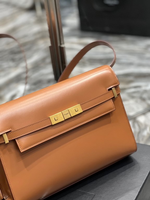 [In stock in seconds]             Caramel_.Manhattan Manhattan baguette bag counter revamped the latest version of the full leather interior, calling out a sense of high class! It changed the classic logo in the past, re