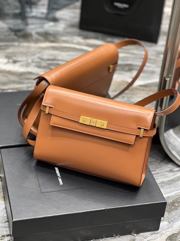 [In stock in seconds]             Caramel_.Manhattan Manhattan baguette bag counter revamped the latest version of the full leather interior, calling out a sense of high class! It changed the classic logo in the past, re