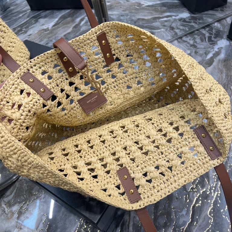 [In stock in seconds]  straw woven bag fast fallVegetable basket hollowed out straw tote bag_Y home exquisite Parisian style in this black straw woven tote bag in the best. logo directly using the L letter hooked in the 