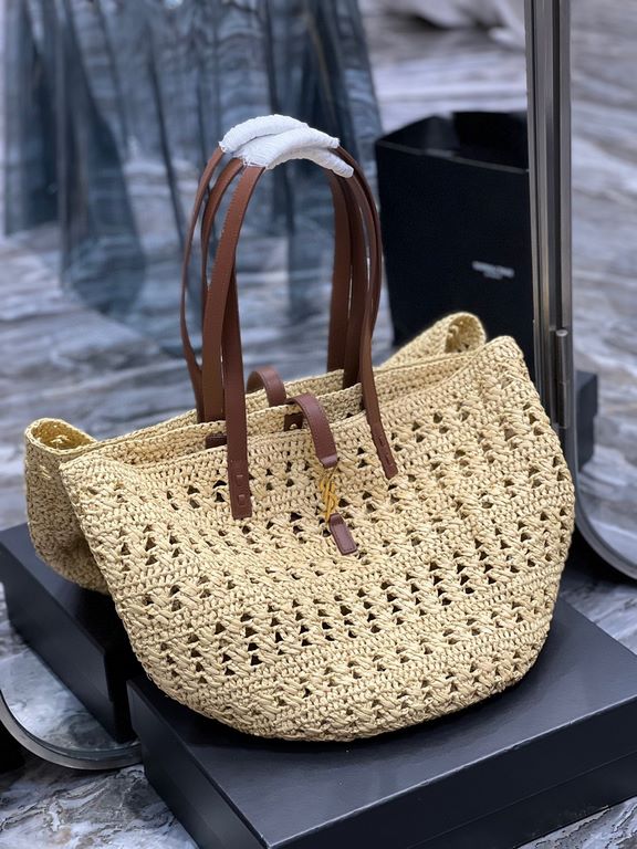 [In stock in seconds]  straw woven bag fast fallVegetable basket hollowed out straw tote bag_Y home exquisite Parisian style in this black straw woven tote bag in the best. logo directly using the L letter hooked in the 