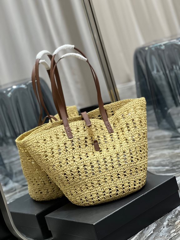 [In stock in seconds]  straw woven bag fast fallVegetable basket hollowed out straw tote bag_Y home exquisite Parisian style in this black straw woven tote bag in the best. logo directly using the L letter hooked in the 