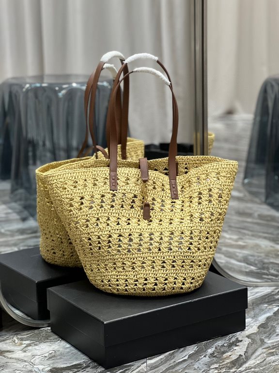 [In stock in seconds]  straw woven bag fast fallVegetable basket hollowed out straw tote bag_Y home exquisite Parisian style in this black straw woven tote bag in the best. logo directly using the L letter hooked in the 