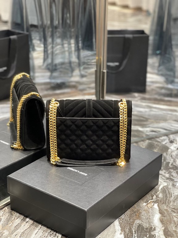 [In-stock seconds]        _ Frosted SeriesMedium envelope bag, the latest models of V grain spelling diamond caviar, Italy imported frosted cowhide, a very atmospheric , black with gold hardware is very classic, versatil