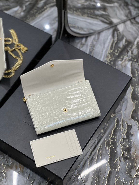 [In Stock Seconds      _ Mini Envelope BagThe most classic iconic metal logo with a detachable chain shoulder strap that doubles directly as a clutch! This model also comes with a small card case that can hold 45 cards n