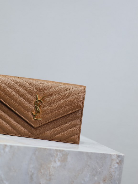 Caramelized Gold Button Caviar_woc small size envelope bag is coming, when it comes to envelope bag, this one from Y family must have the name! The whole bag is made of Italian cowhide leather, with a three-dimensional s