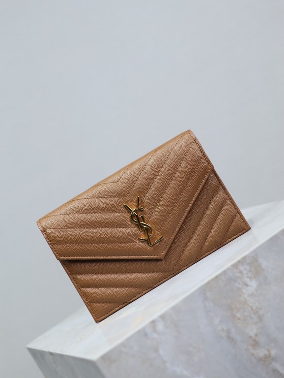 Caramelized Gold Button Caviar_woc small size envelope bag is coming, when it comes to envelope bag, this one from Y family must have the name! The whole bag is made of Italian cowhide leather, with a three-dimensional s