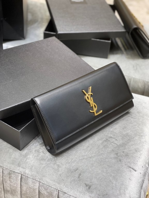 [In stock in seconds]                 _Clutch BagClassic flap clutch    highly representative metal logo logo, imported Italian South African cowhide, the overall low-key exquisite and versatile, handbag clamped under th