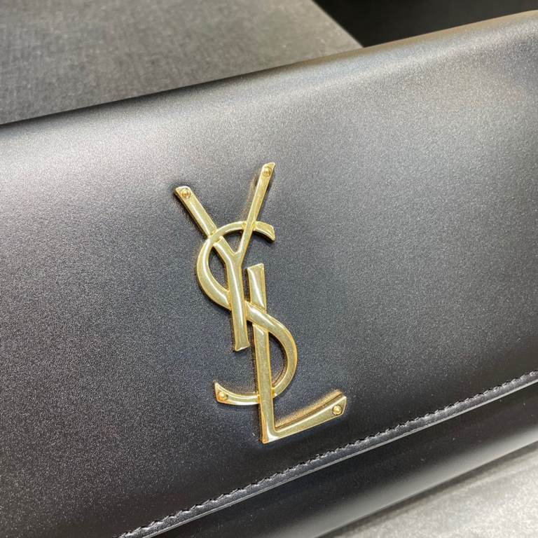 [In stock in seconds]                 _Clutch BagClassic flap clutch    highly representative metal logo logo, imported Italian South African cowhide, the overall low-key exquisite and versatile, handbag clamped under th