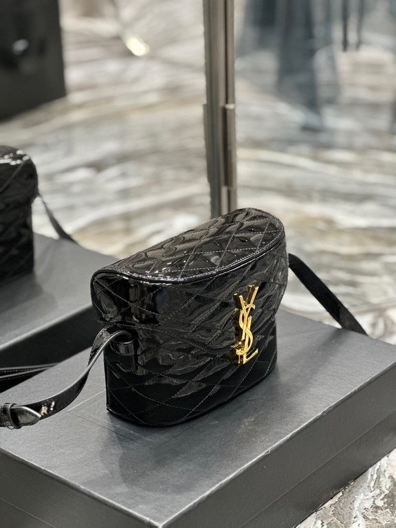 [In stock in seconds]JUNE quilted patent leather with sheepskin box bag _The use of front flap, shaped barrel design, handmade extremely complex, the new design of the L letter up and down half of the open buckle, comple