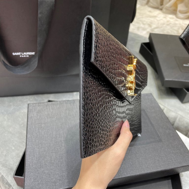 [In-stock SecondsUptown_New Clutch BagThe most classic iconic metal logo, imported Italian cowhide, simple and no loss of high-end, with casual style or lady style or suit can hold, go out with a hand on the ok ~ [with b