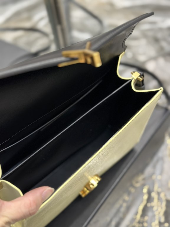 【NEW】Black with Rice Gold BuckleCASSANDRA_Italian imported cowhide, soft and natural glossy cowhide, quite a bit of retro flavor, the most most most most attractive to me is this rotating lock buckle! Super special! More