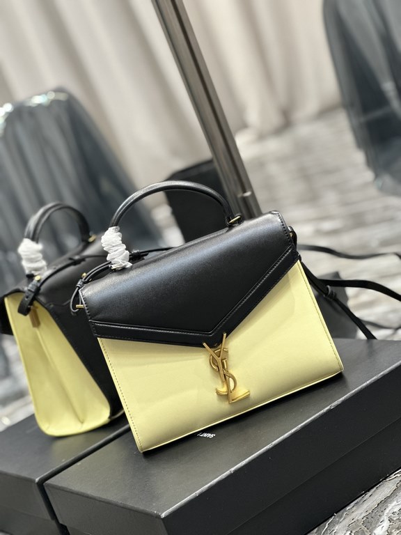 【NEW】Black with Rice Gold BuckleCASSANDRA_Italian imported cowhide, soft and natural glossy cowhide, quite a bit of retro flavor, the most most most most attractive to me is this rotating lock buckle! Super special! More