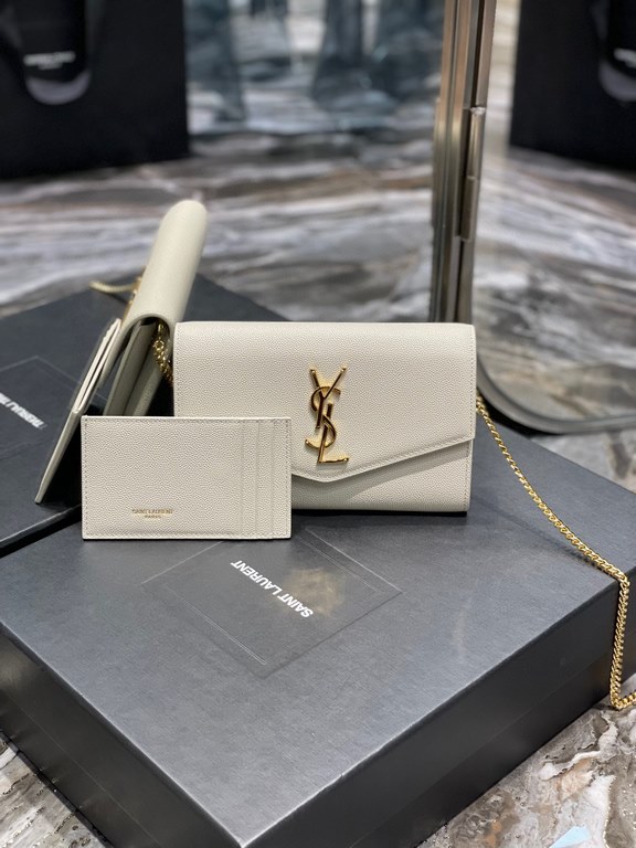 [In Stock Seconds      _ Mini Envelope BagThe most classic iconic metal logo with a detachable chain shoulder strap that doubles directly as a clutch! This model also comes with a small card case that can hold 45 cards n