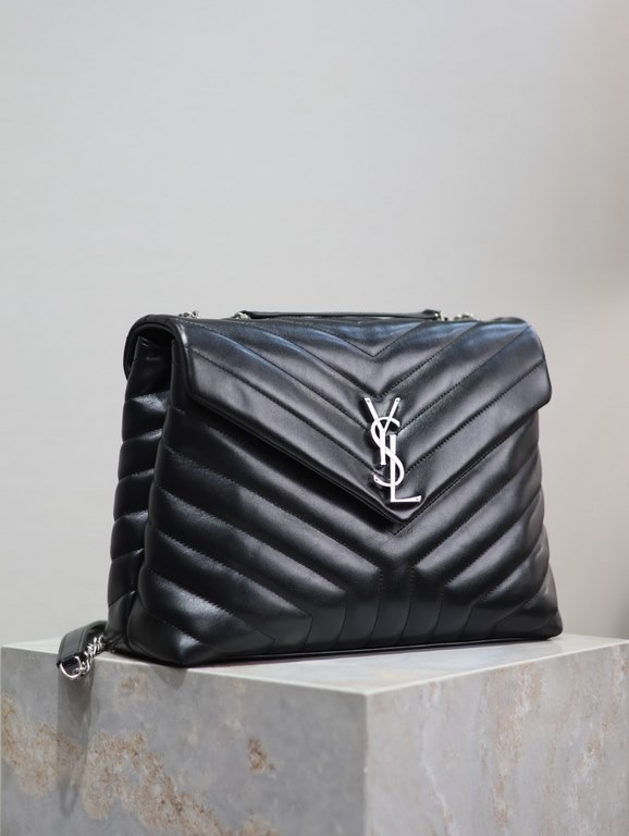 Loulou 32cm-Black with Silver BuckleY family classic explosive models! The most practical and versatile, imported Italian cowhide leather carefully crafted, feel great! The bag is ultra-light weight, no sense of burden, 