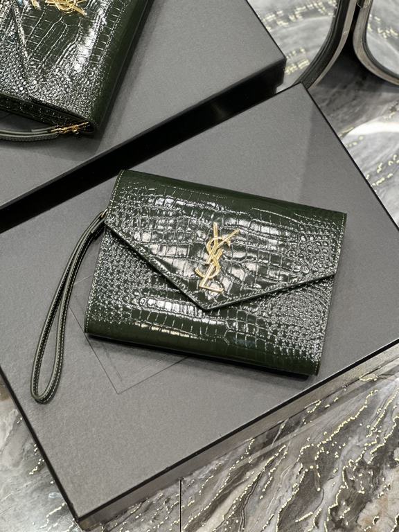 NEW】New ColorMONOGRAM_Crocodile Print Clutch BagWith removable wrist strap, premium glossy crocodile print cowhide embossed, 100% imported calf leather, grosgrain lining, flat pocket inside the bag! A must-have item when