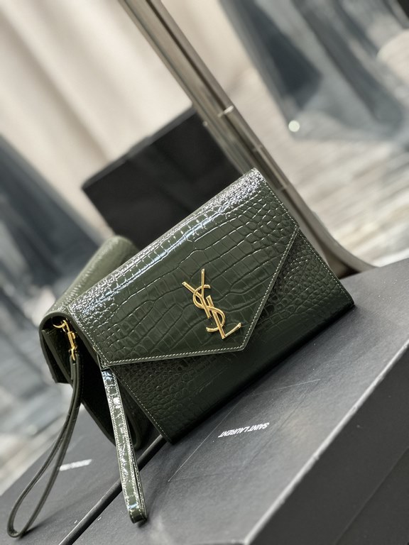 NEW】New ColorMONOGRAM_Crocodile Print Clutch BagWith removable wrist strap, premium glossy crocodile print cowhide embossed, 100% imported calf leather, grosgrain lining, flat pocket inside the bag! A must-have item when