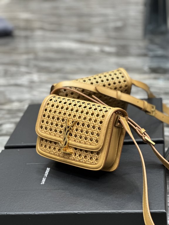 ]Almond Bamboo Woven with Cowhide Leather_19cmMust fire models, not yet listed on the attack on the entire fashion circle, nostalgic left bank, inspired by the Paris left bank street name Rue De Solferino for the name! T