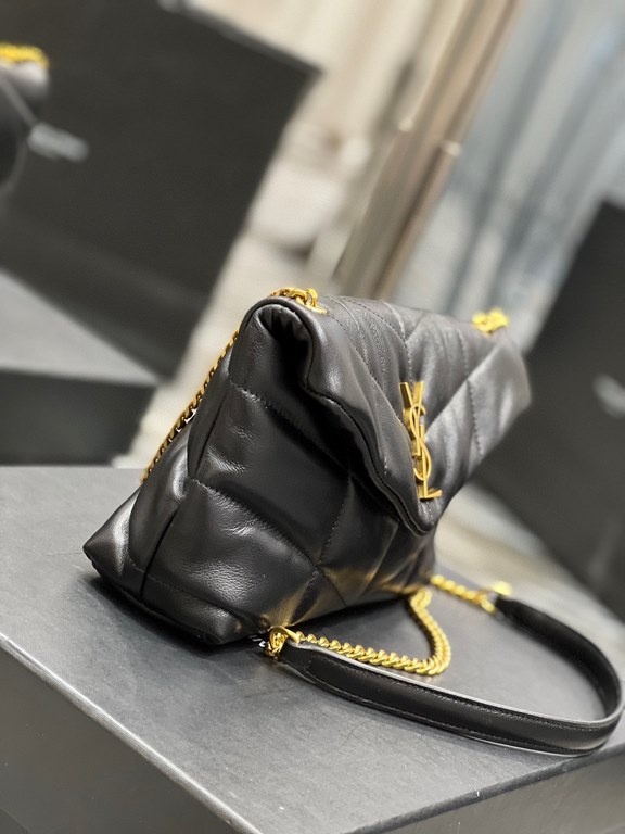 [In stock in seconds]Black with gold buttons-               The whole bag is made of soft Italian lambskin with Y's diagonal stripe quilting craftsmanship, featuring a softly textured front flap pocket with a detachable 