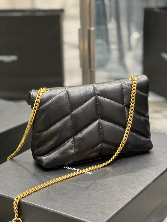 [In stock in seconds]Black with gold buttons-               The whole bag is made of soft Italian lambskin with Y's diagonal stripe quilting craftsmanship, featuring a softly textured front flap pocket with a detachable 