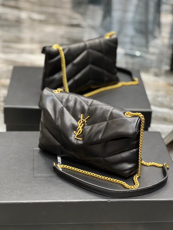 [In stock in seconds]Black with gold buttons-               The whole bag is made of soft Italian lambskin with Y's diagonal stripe quilting craftsmanship, featuring a softly textured front flap pocket with a detachable 