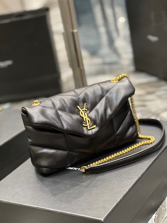 [In stock in seconds]Black with gold buttons-               The whole bag is made of soft Italian lambskin with Y's diagonal stripe quilting craftsmanship, featuring a softly textured front flap pocket with a detachable 