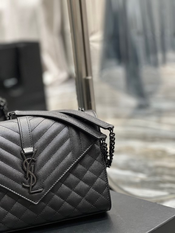 [In stock in seconds]#Envelope #Black with black buckleMedium grain embossed quilted leather envelope bagClassic is timeless, beautiful out of the sky V grain quilted diamond caviar pattern, Italian cowhide with eye-catc