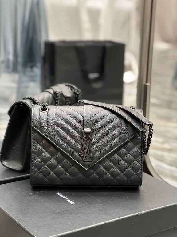 [In stock in seconds]#Envelope #Black with black buckleMedium grain embossed quilted leather envelope bagClassic is timeless, beautiful out of the sky V grain quilted diamond caviar pattern, Italian cowhide with eye-catc