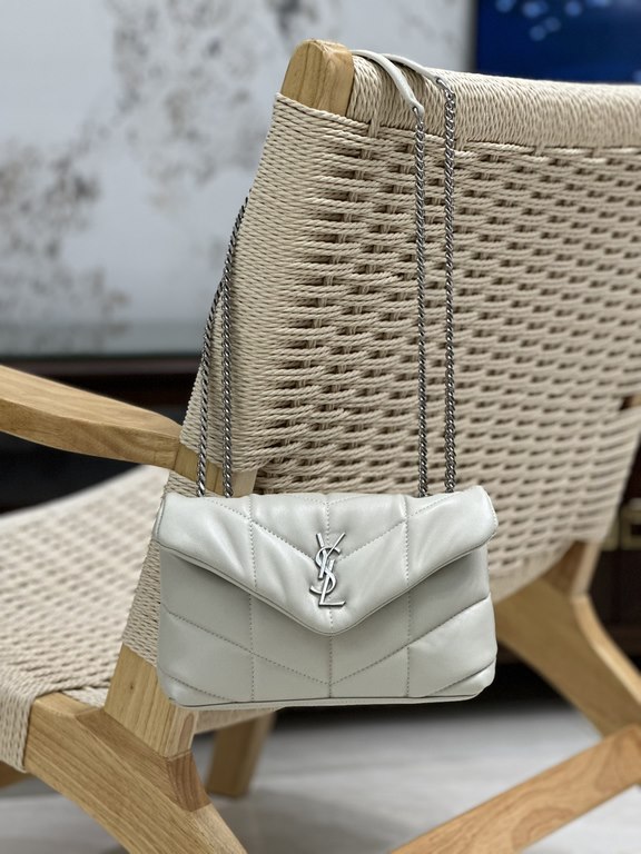 White Silver Buckle-Double ChainThe Loulou Puffer mini_mini size double chain bag is here! The entire bag is crafted from soft Italian lambskin with Y's diagonal stripe quilting, featuring a softly textured front flap po