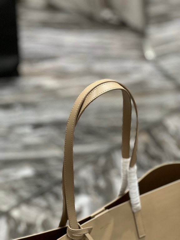 Shopping tote bag_Shopping tote bagshopping tote bag_shopping bagA very minimalist cool breeze series, imported South African cowhide, with a clutch bag inside, removable, it is characterized by large capacity and light,