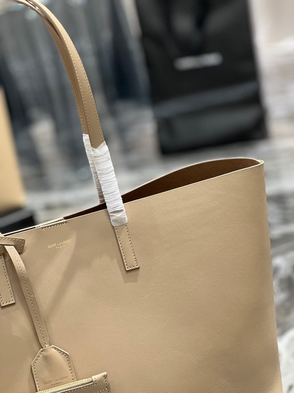 Shopping tote bag_Shopping tote bagshopping tote bag_shopping bagA very minimalist cool breeze series, imported South African cowhide, with a clutch bag inside, removable, it is characterized by large capacity and light,