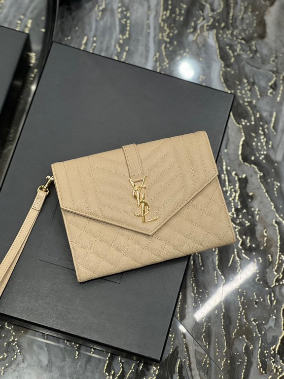 [In-stock seconds]        _ Caviar Clutch with Removable Wrist Strap, Wearable Caviar Pattern. 100% imported calf leather, grosgrain lining, flat pocket inside the bag! A must-have item for going out! Very, very versatil