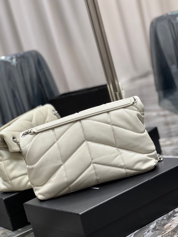 [In stock in secondsWhite with silver buckle-               _ quilted lambskin bag, 100% lambskin production, soft and delicate feel, as if embracing the clouds   like feeling; classic Y family logo, chain and grommet ha