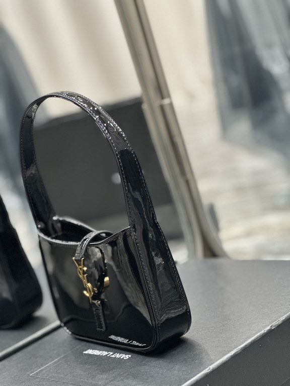 5   7       [Original leather versionThe Y's hot underarm bag is a small mini size! Although the design of this bag is not an eye-catching bag, but it really belongs to the more you look at the more durable the more on t